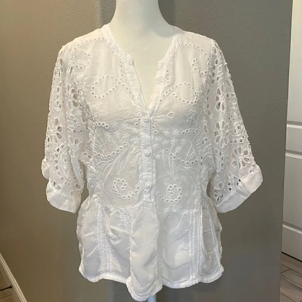 Johnny Was Rayon Cropped Button Eyelet Top Woman’s Size S
